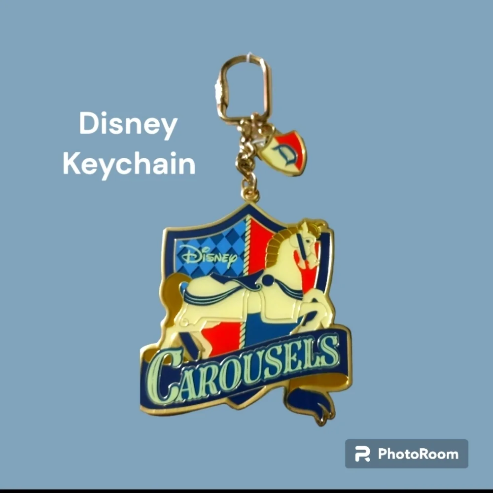 🎯🎯 SALE 🎯🎯 Nwt Disney Carousel Keychain - Picture 2 of 4
